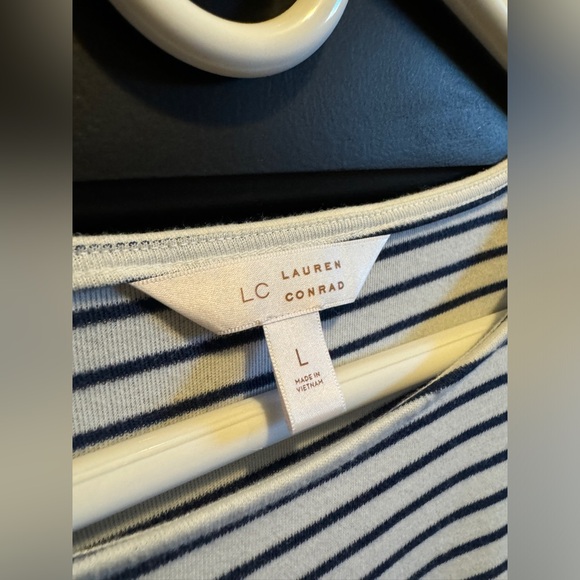 Lauren Conrad Woman’s Large Top - Picture 2 of 5